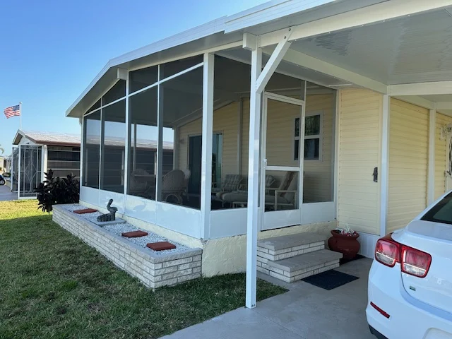 Screenroom exterior